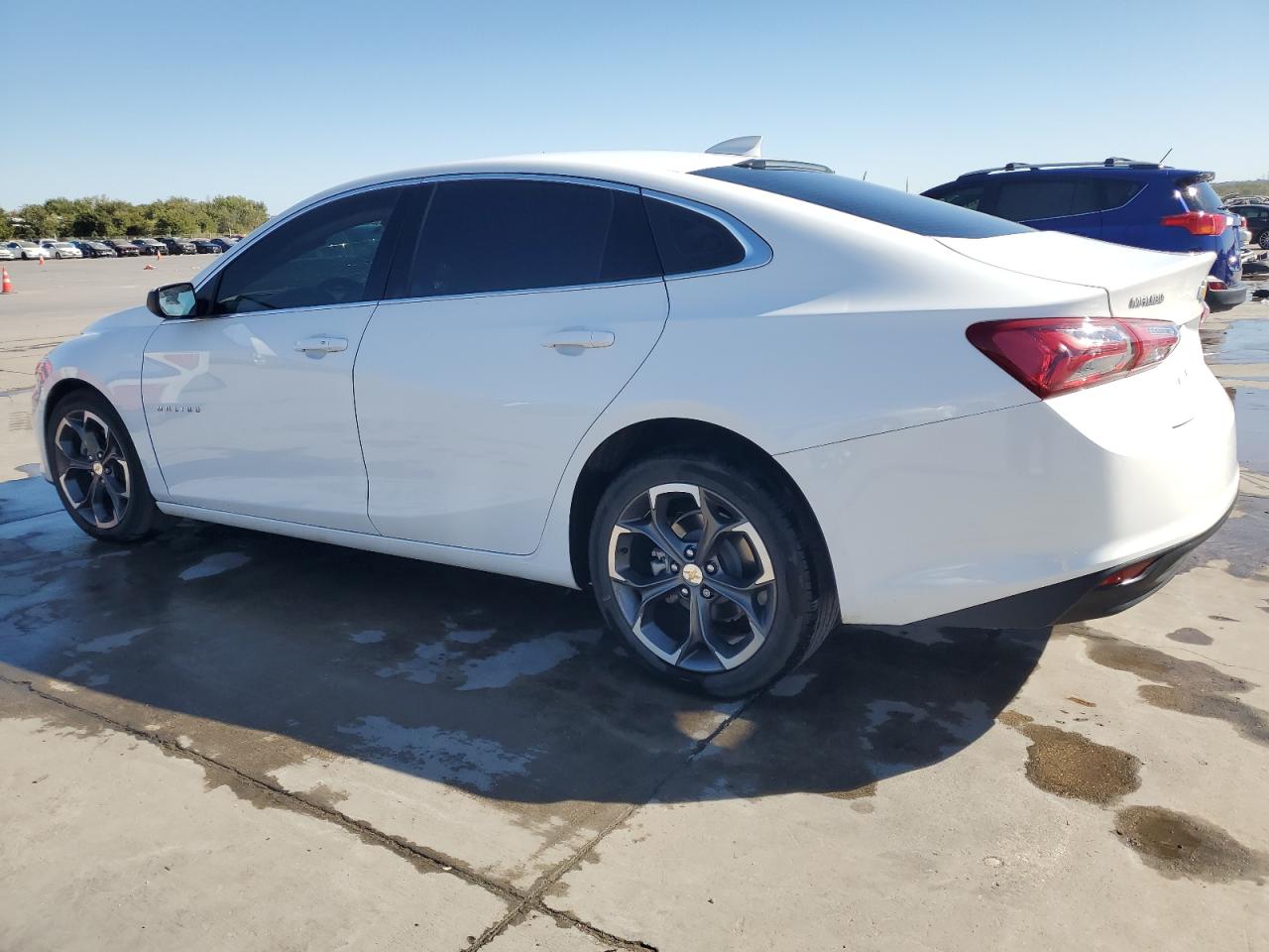 2022 Chevrolet Malibu - Image 2