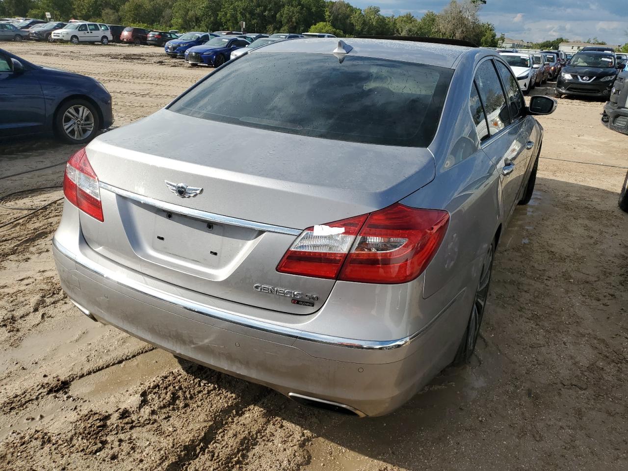2013 Hyundai Genesis - Image 3