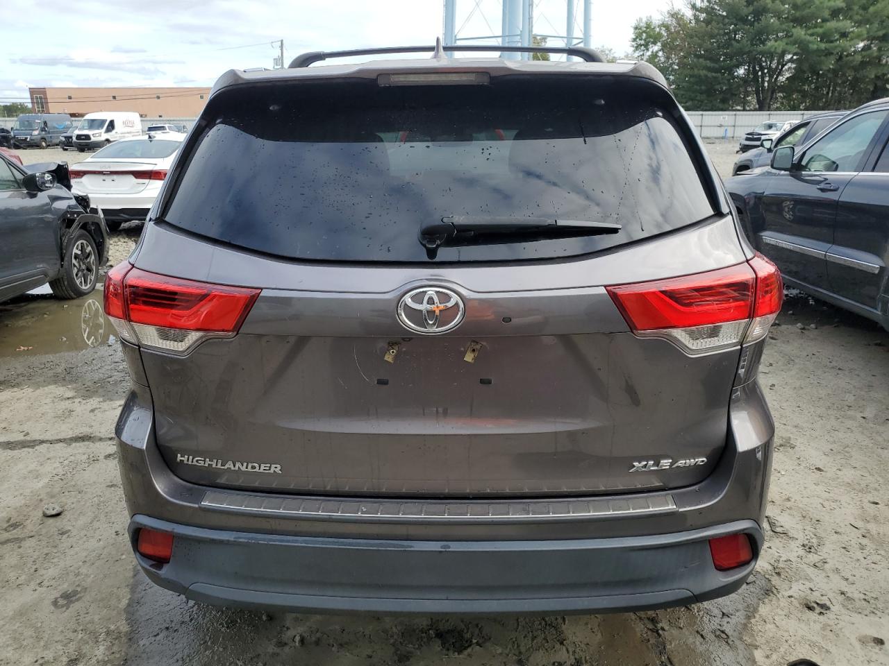 5TDJZRFH9KS566413 2019 Toyota Highlander Se