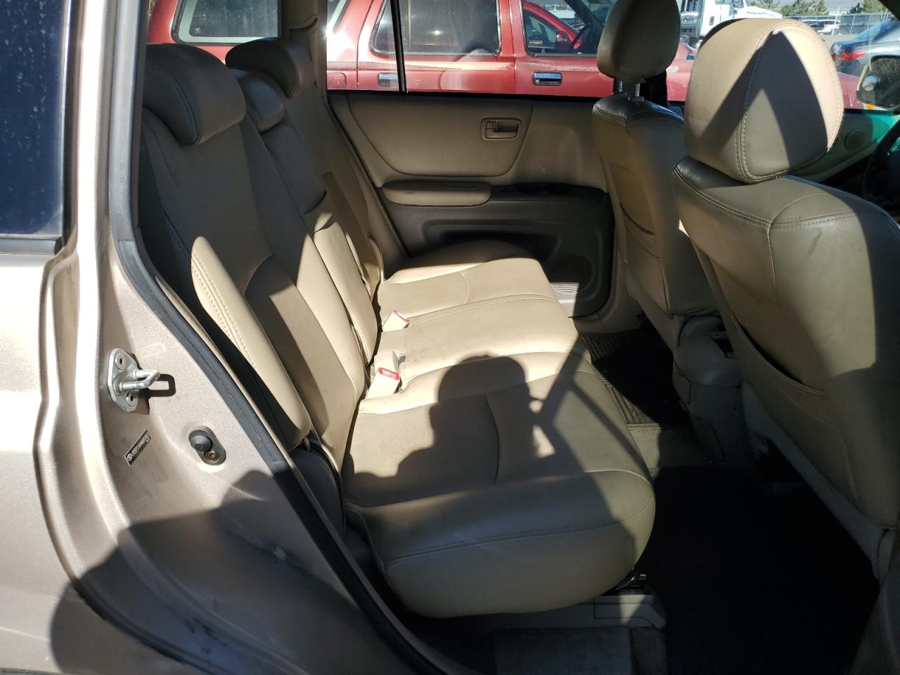 2004 Toyota Highlander - Image 11