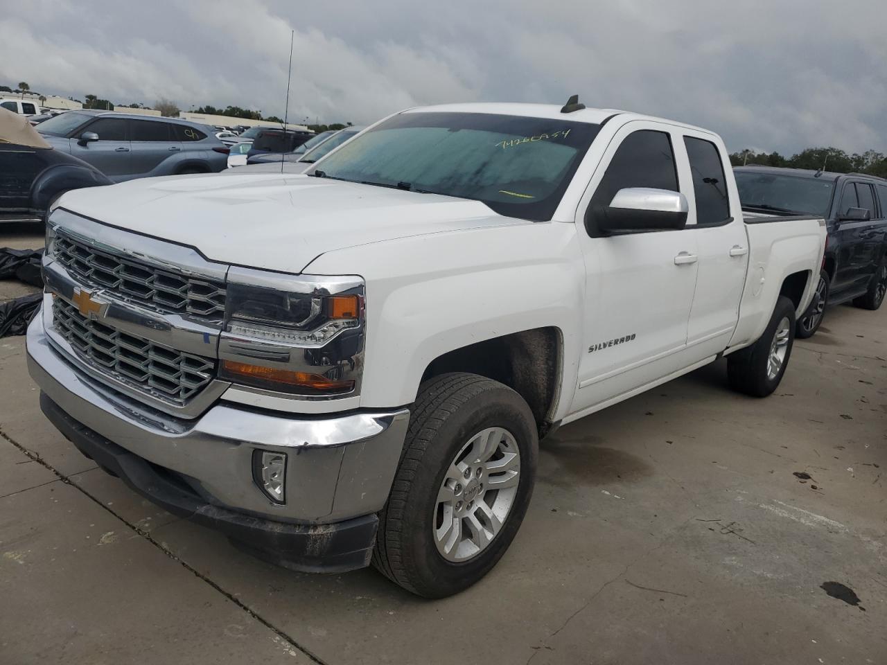 2018 Chevrolet Silverado C1500 Lt VIN: 1GCRCREC1JZ333004 Lot: 74260954