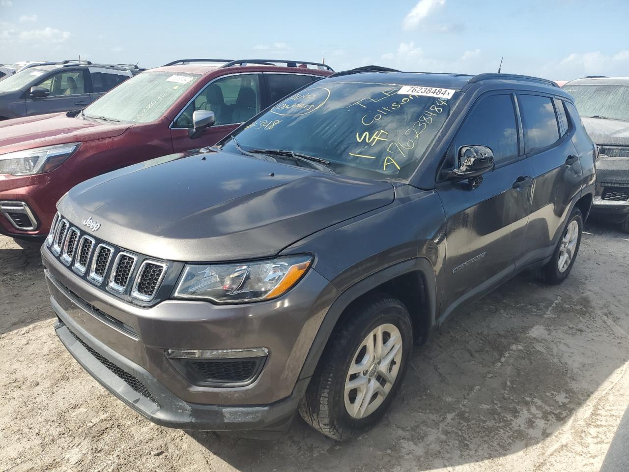 VIN 3C4NJCAB1JT140082 2018 JEEP COMPASS no.1