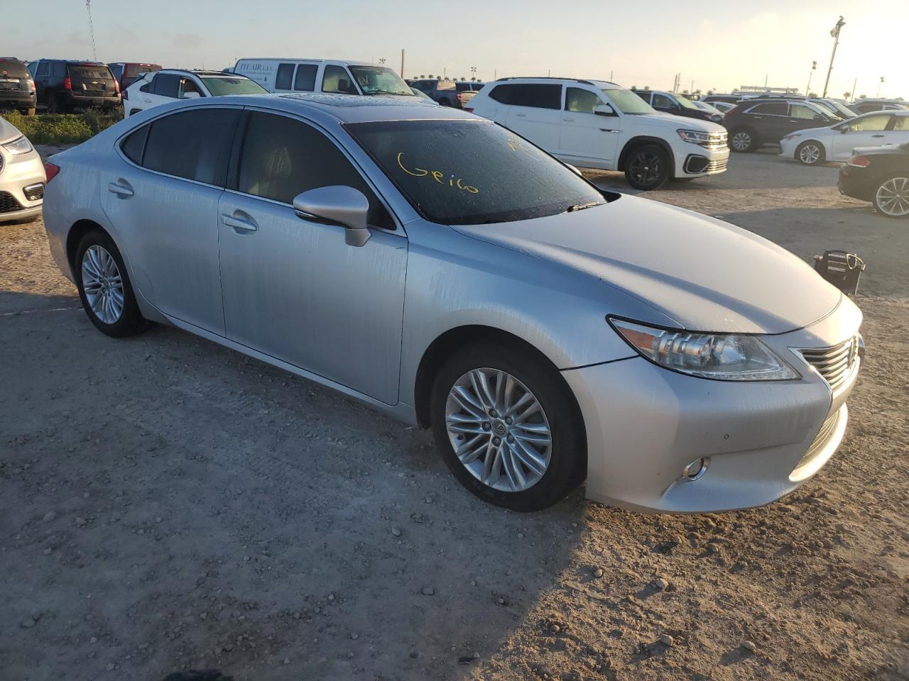 2015 Lexus ES - Image 4