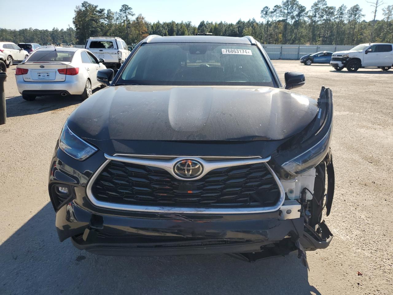 2022 Toyota Highlander - Image 5