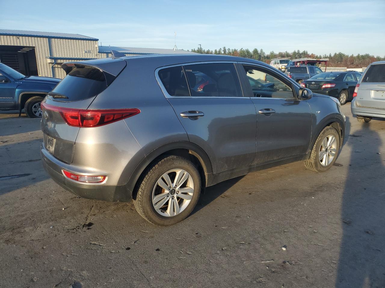 VIN KNDPMCAC8K7529932 2019 KIA SPORTAGE no.3