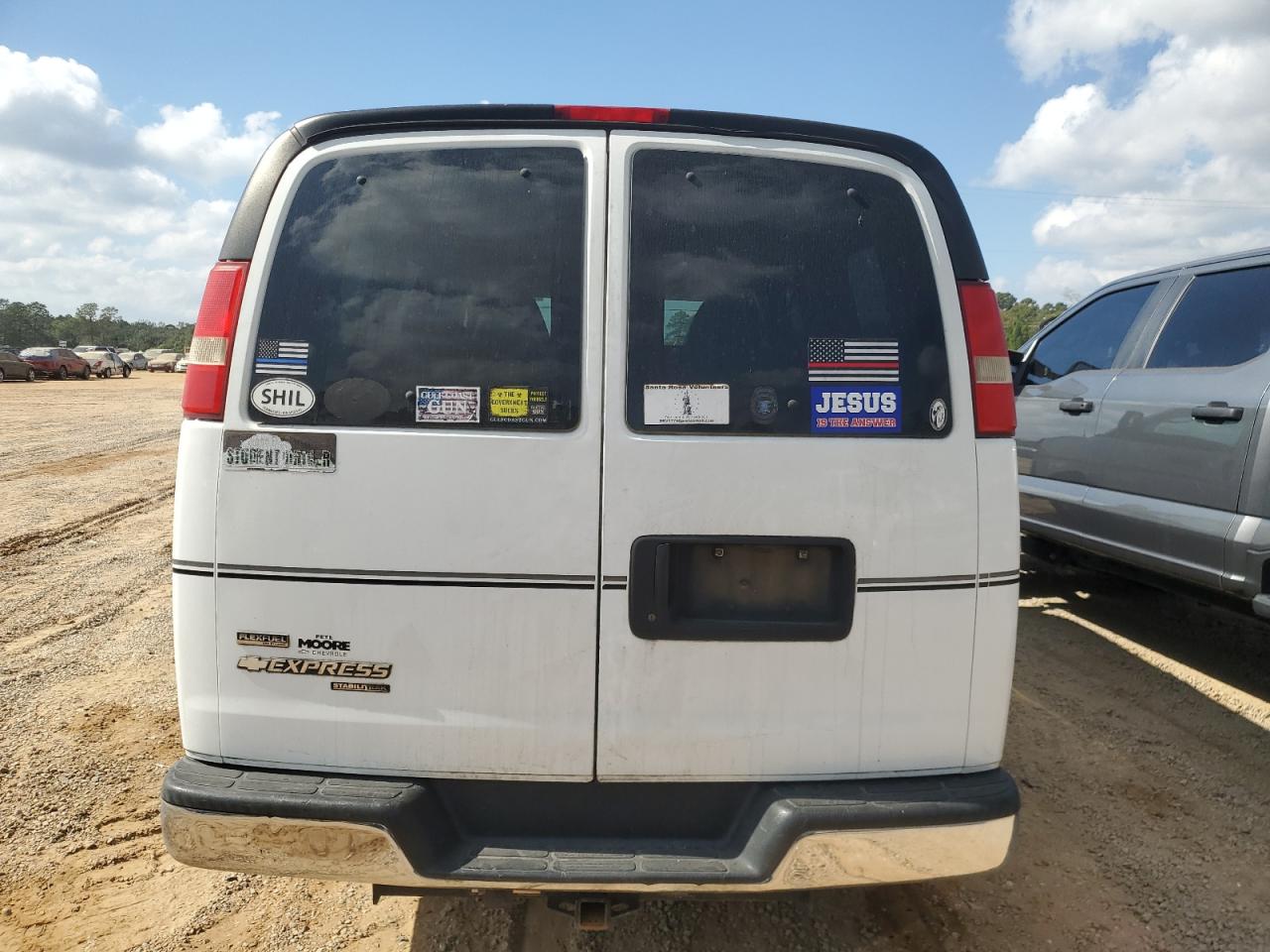 2012 Chevrolet Express - Image 6