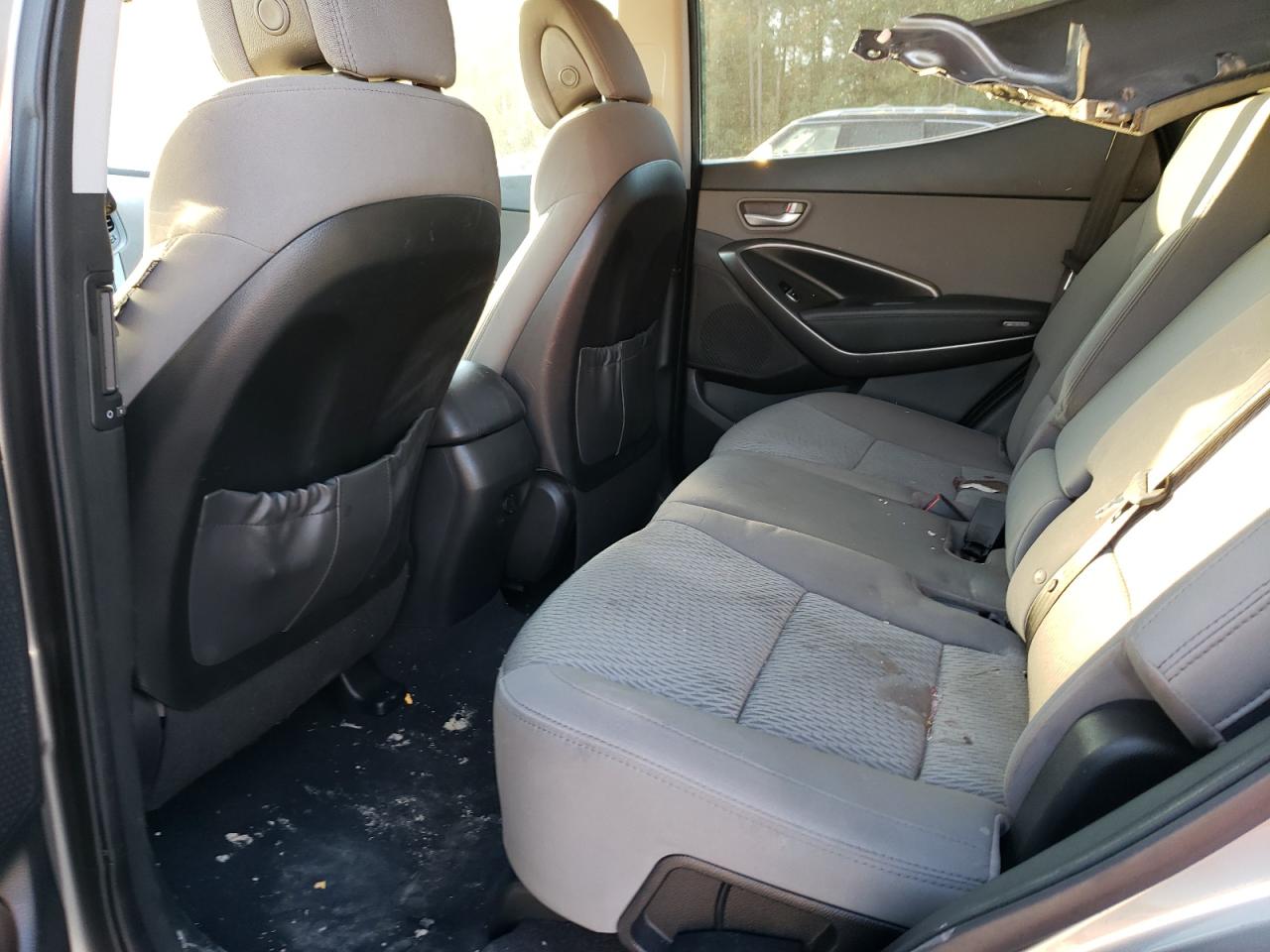 2017 Hyundai Santa Fe - Image 11