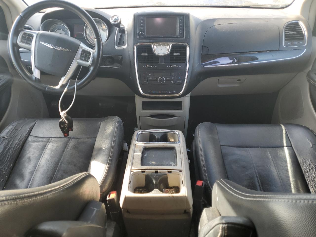 2013 Chrysler Town & Country - Image 8