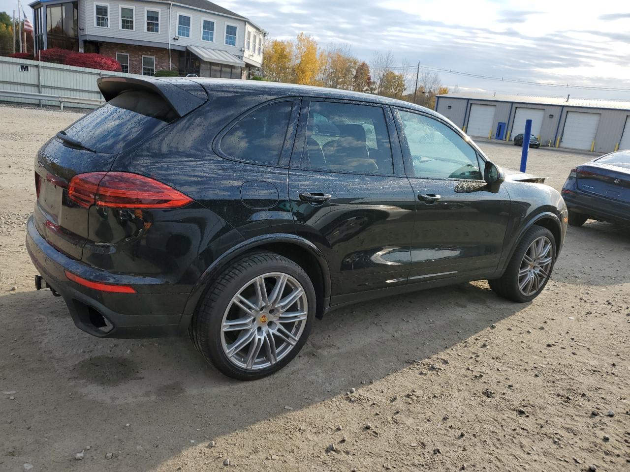 VIN WP1AA2A29HKA83228 2017 PORSCHE CAYENNE no.3