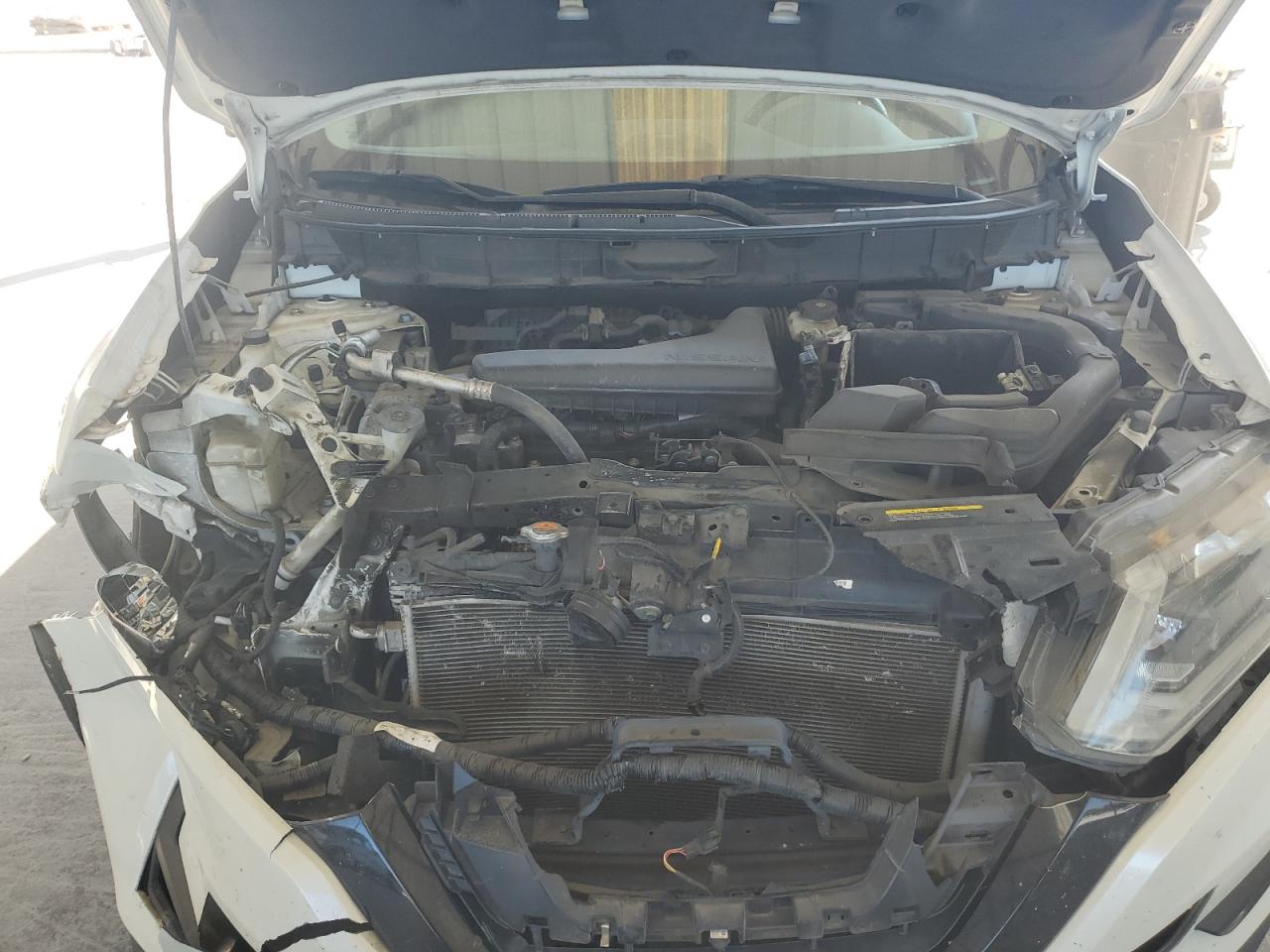 2017 Nissan Rogue - Image 12