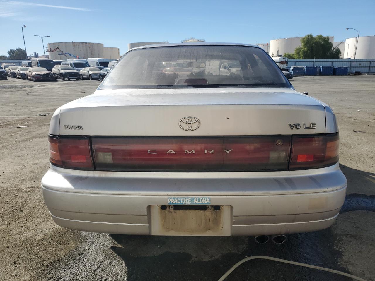 1994 Toyota Camry Le VIN: JT2GK12EXR0070117 Lot: 75997244