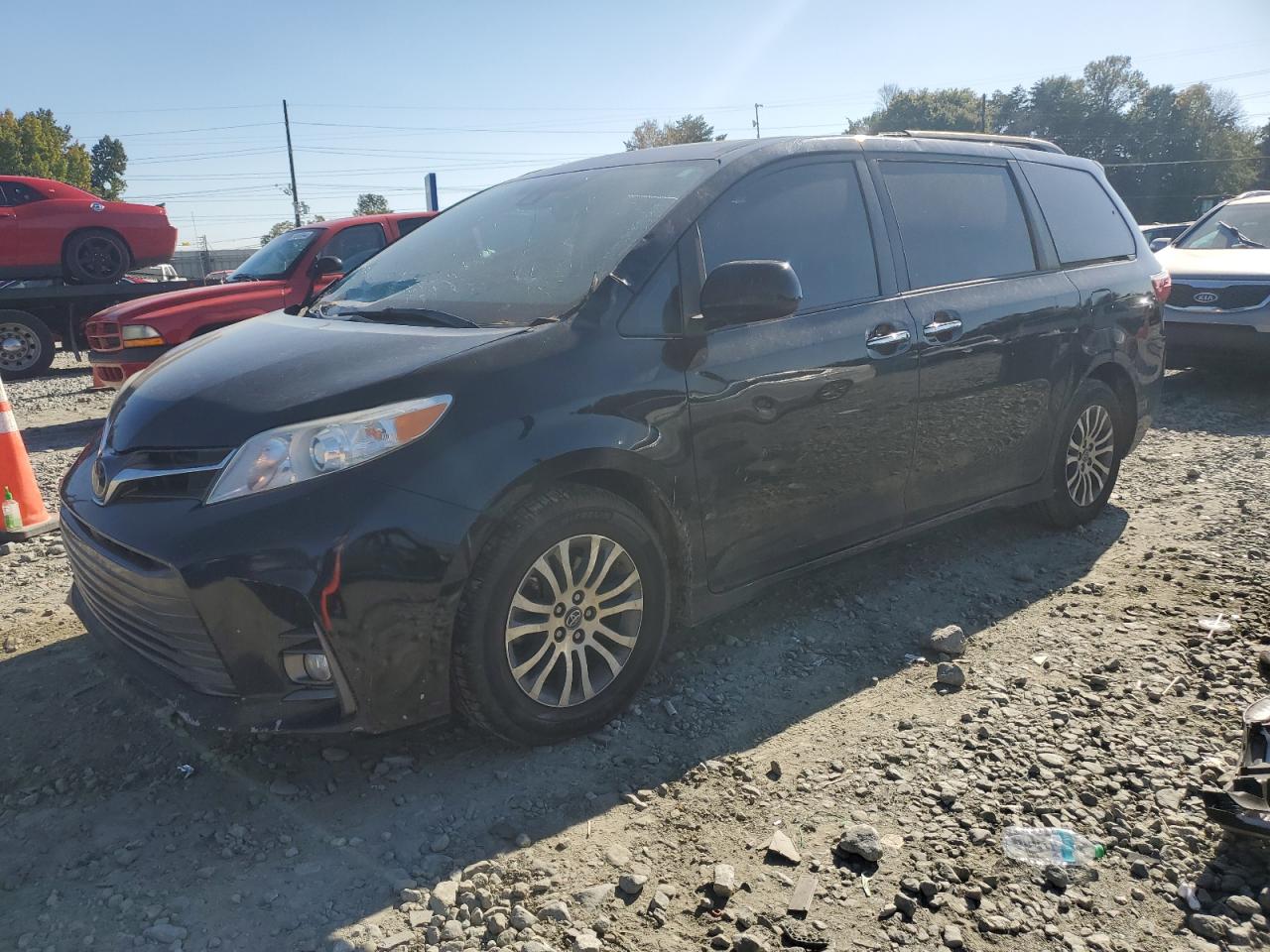 5TDYZ3DC1JS922483 2018 TOYOTA SIENNA - Image 1