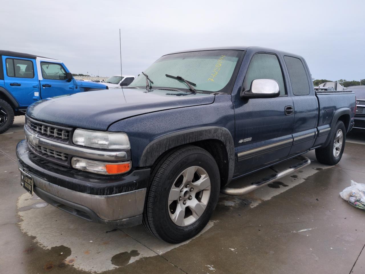 2001 Chevrolet Silverado - Image 1