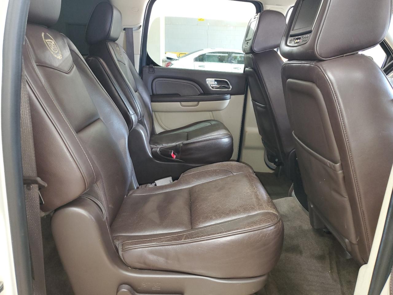 2014 Cadillac Escalade - Image 11