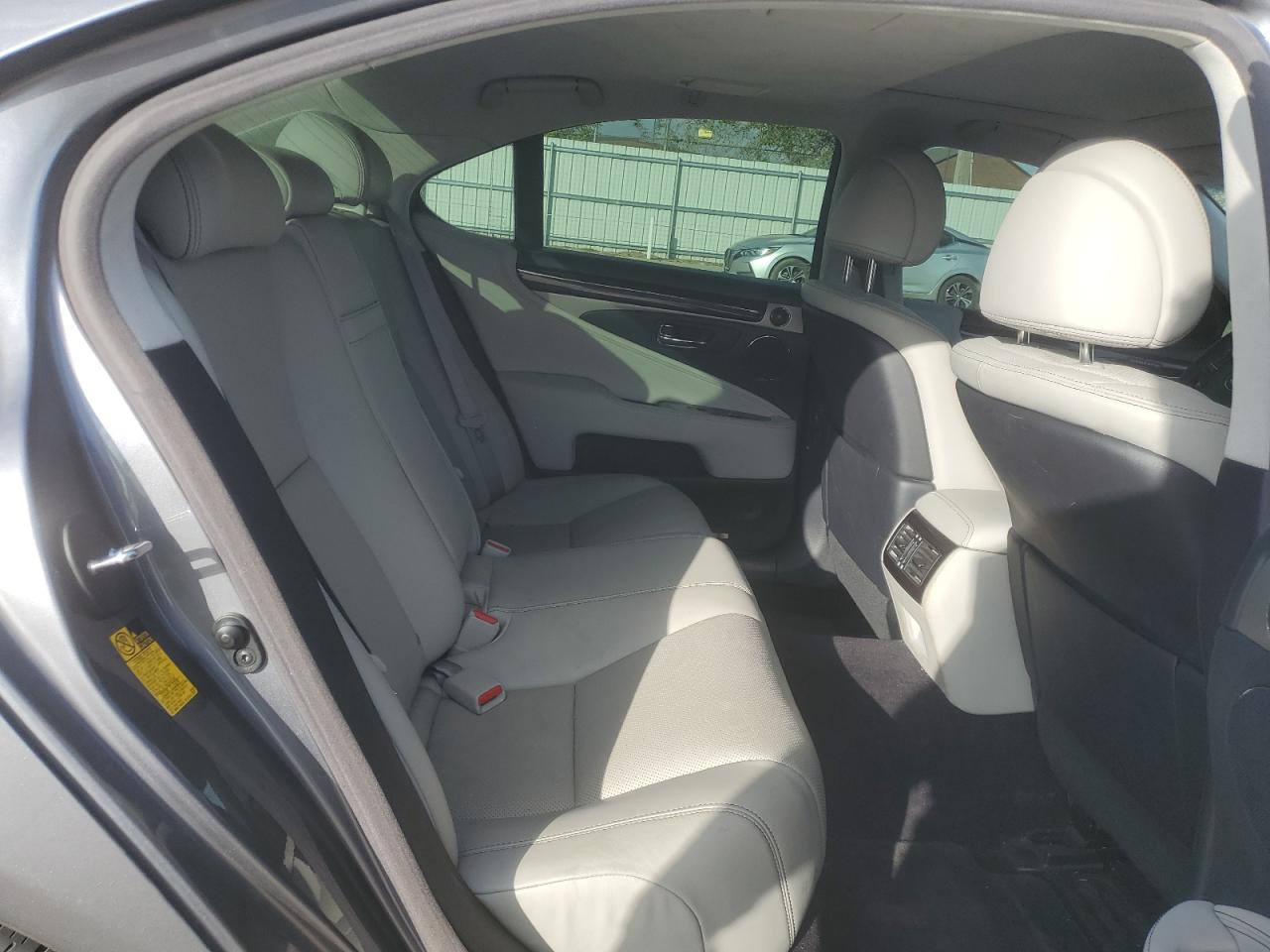 2014 Lexus LS - Image 10