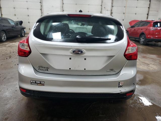 Hatchbacks FORD FOCUS 2014 Silver