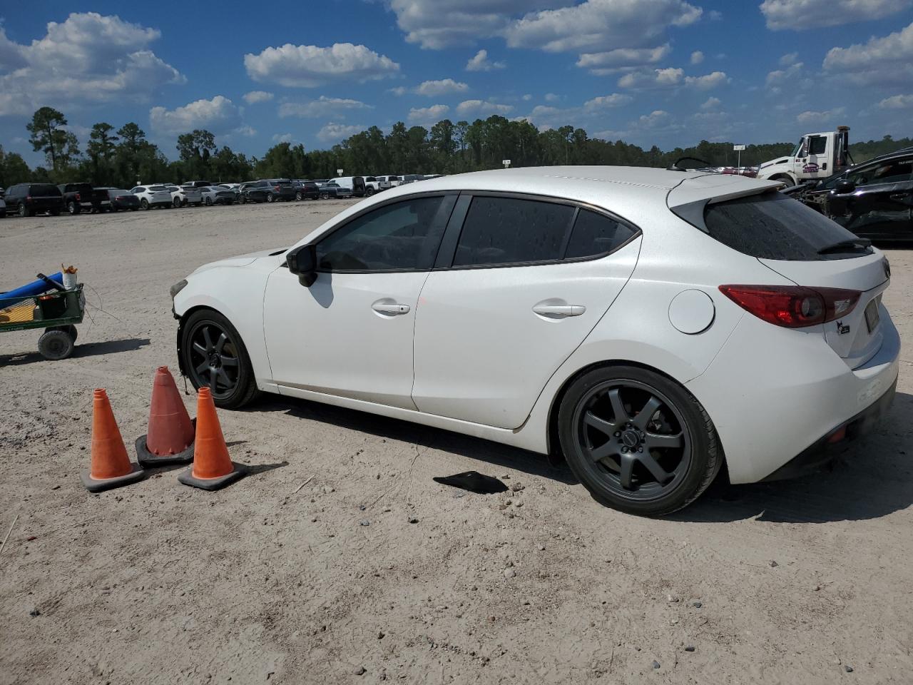 3MZBM1K7XFM231231 2015 MAZDA 3 - Image 2