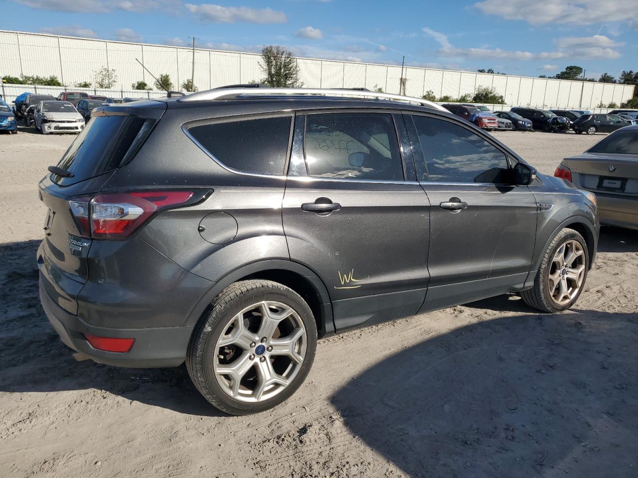 VIN 1FMCU0JD5HUB12862 2017 FORD ESCAPE no.3