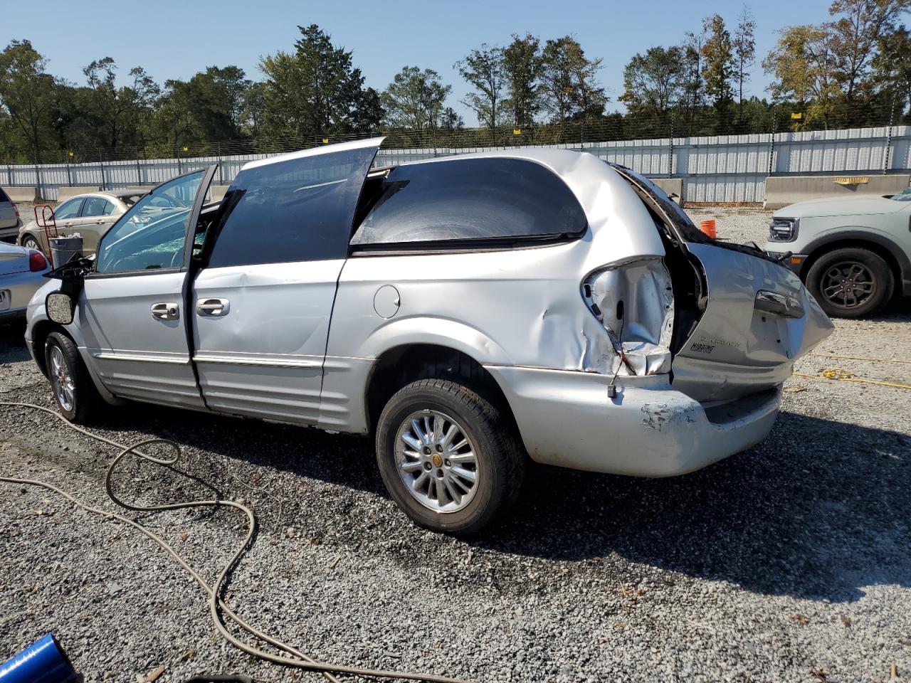 2002 Chrysler Town & Country - Image 2