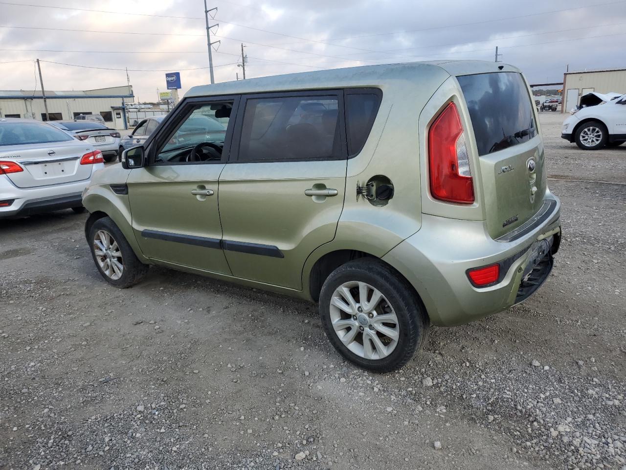 VIN KNDJT2A62D7632358 2013 KIA SOUL no.2