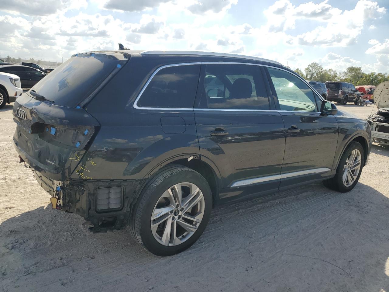 2021 Audi Q7 - Image 3