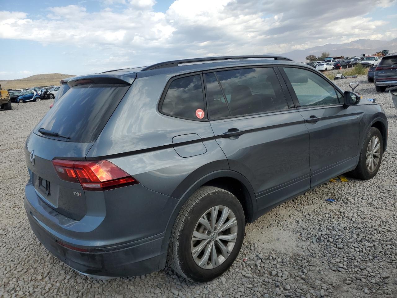 2018 Volkswagen Tiguan - Image 3