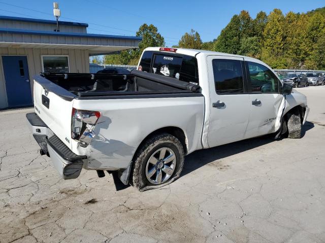 Pickups NISSAN TITAN 2015 Biały