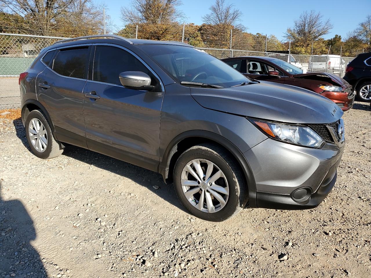 2017 Nissan Rogue - Image 4