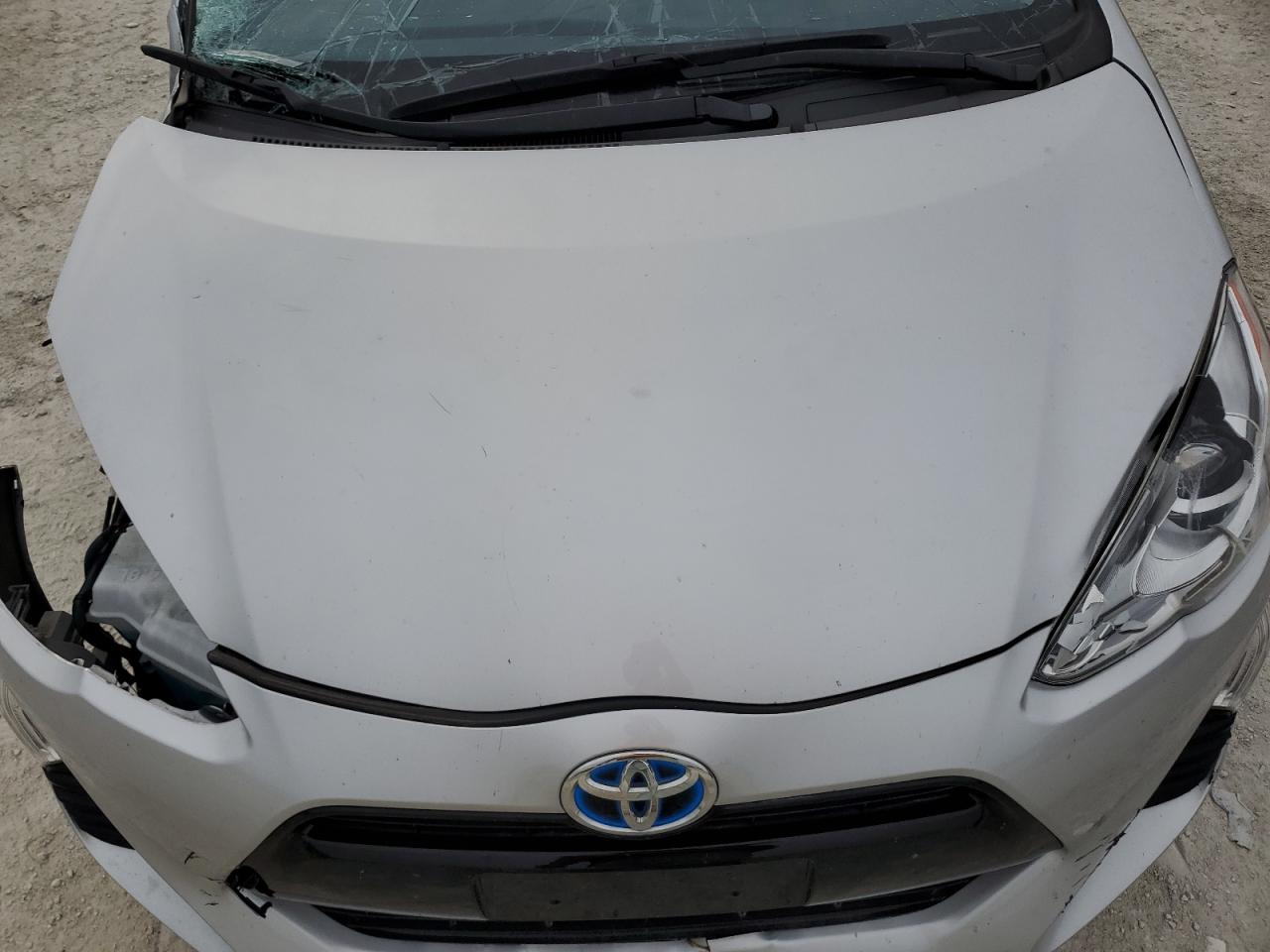2016 Toyota Prius - Image 12