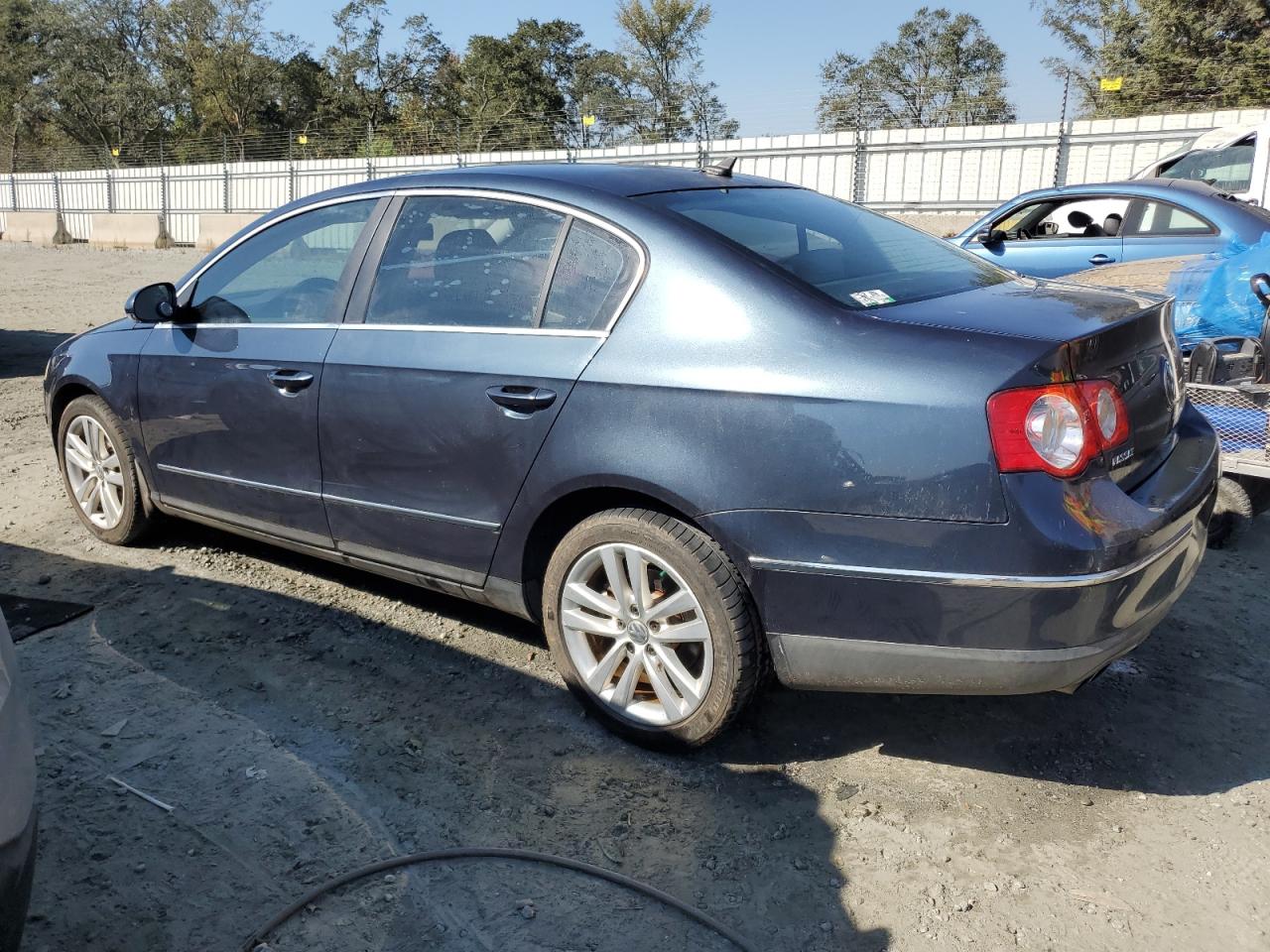 2007 Volkswagen Passat - Image 2