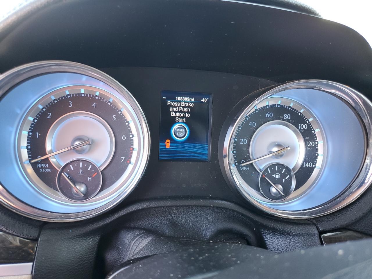 2014 Chrysler 300 - Image 9