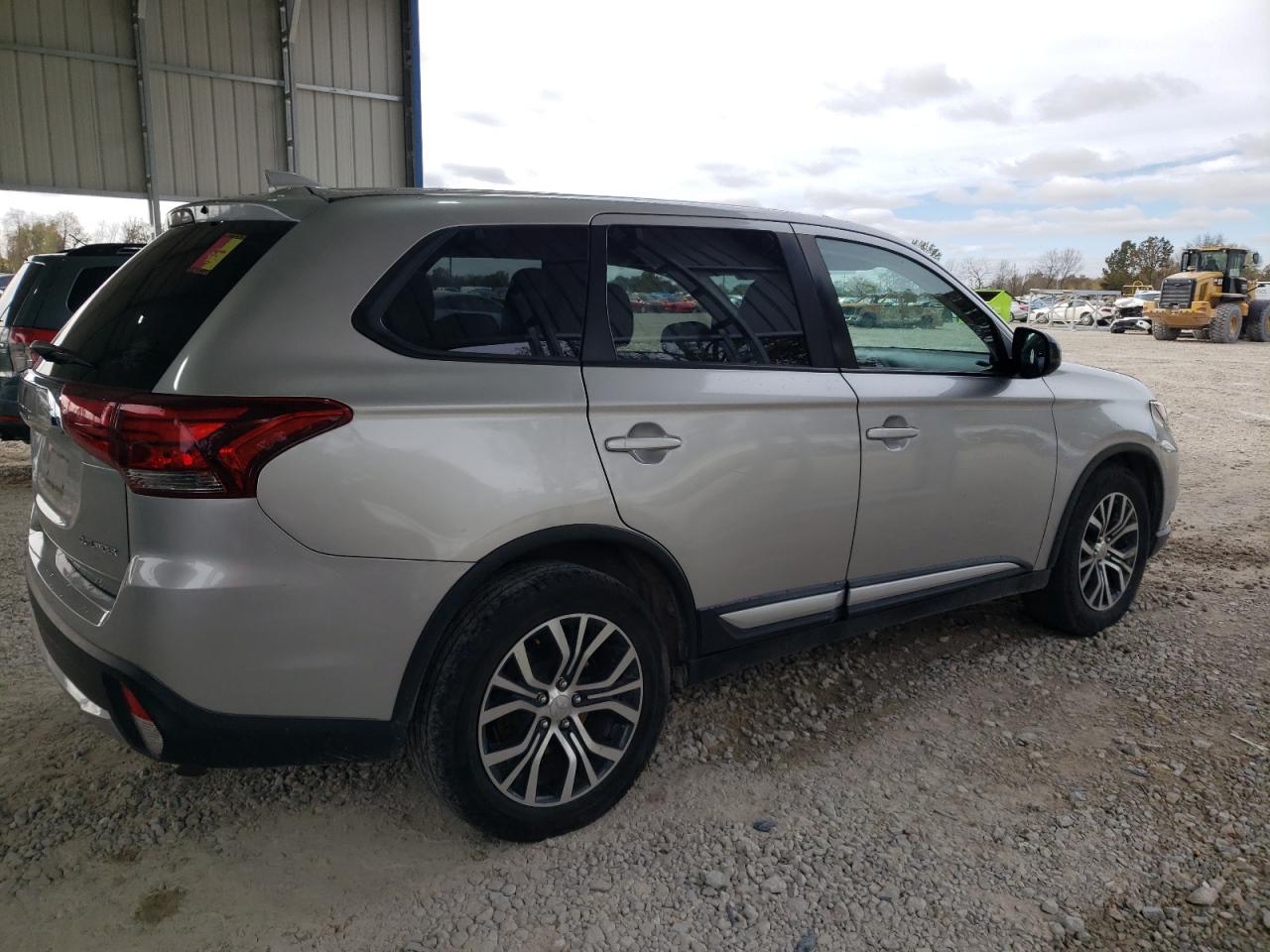 VIN JA4AD2A38JZ055381 2018 MITSUBISHI OUTLANDER no.3