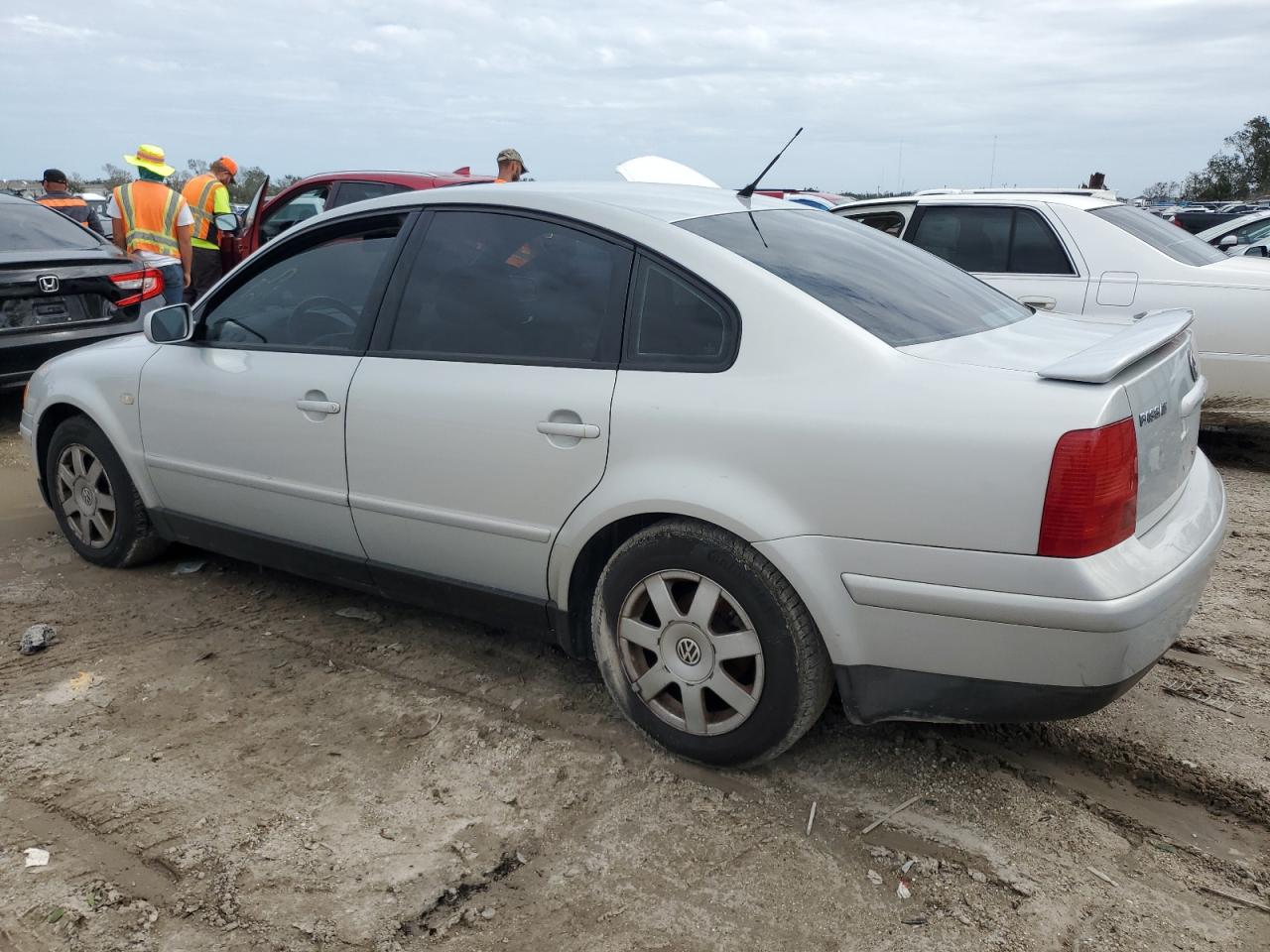 1999 Volkswagen Passat - Image 2