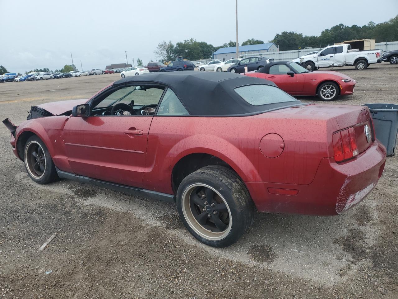 2005 Ford Mustang - Image 2