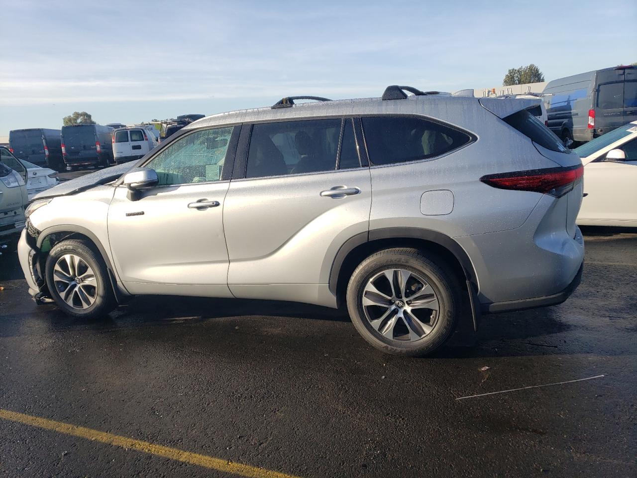 2021 Toyota Highlander - Image 2