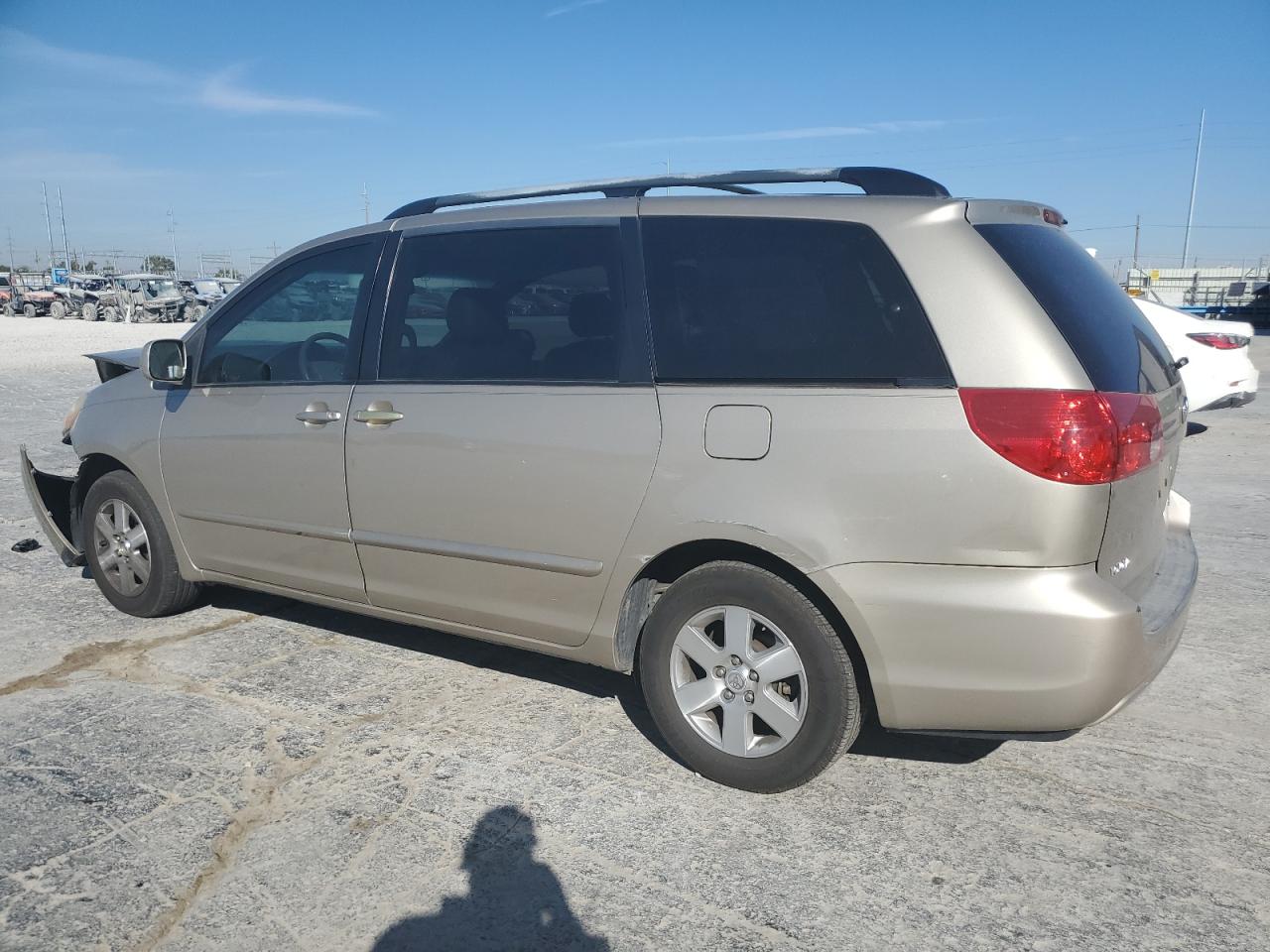 2008 Toyota Sienna - Image 2