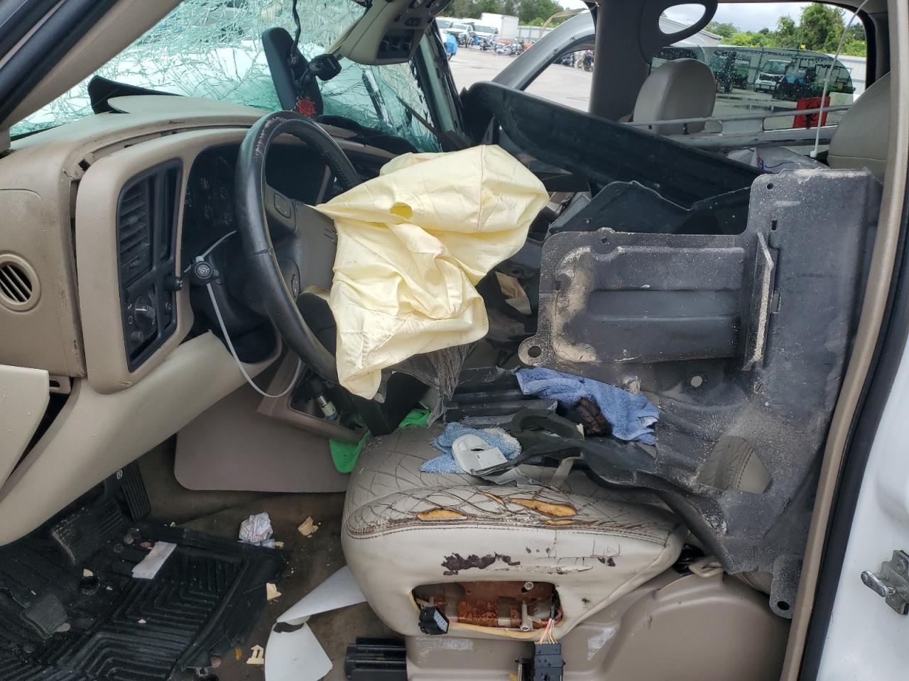 2004 Chevrolet Tahoe - Image 7