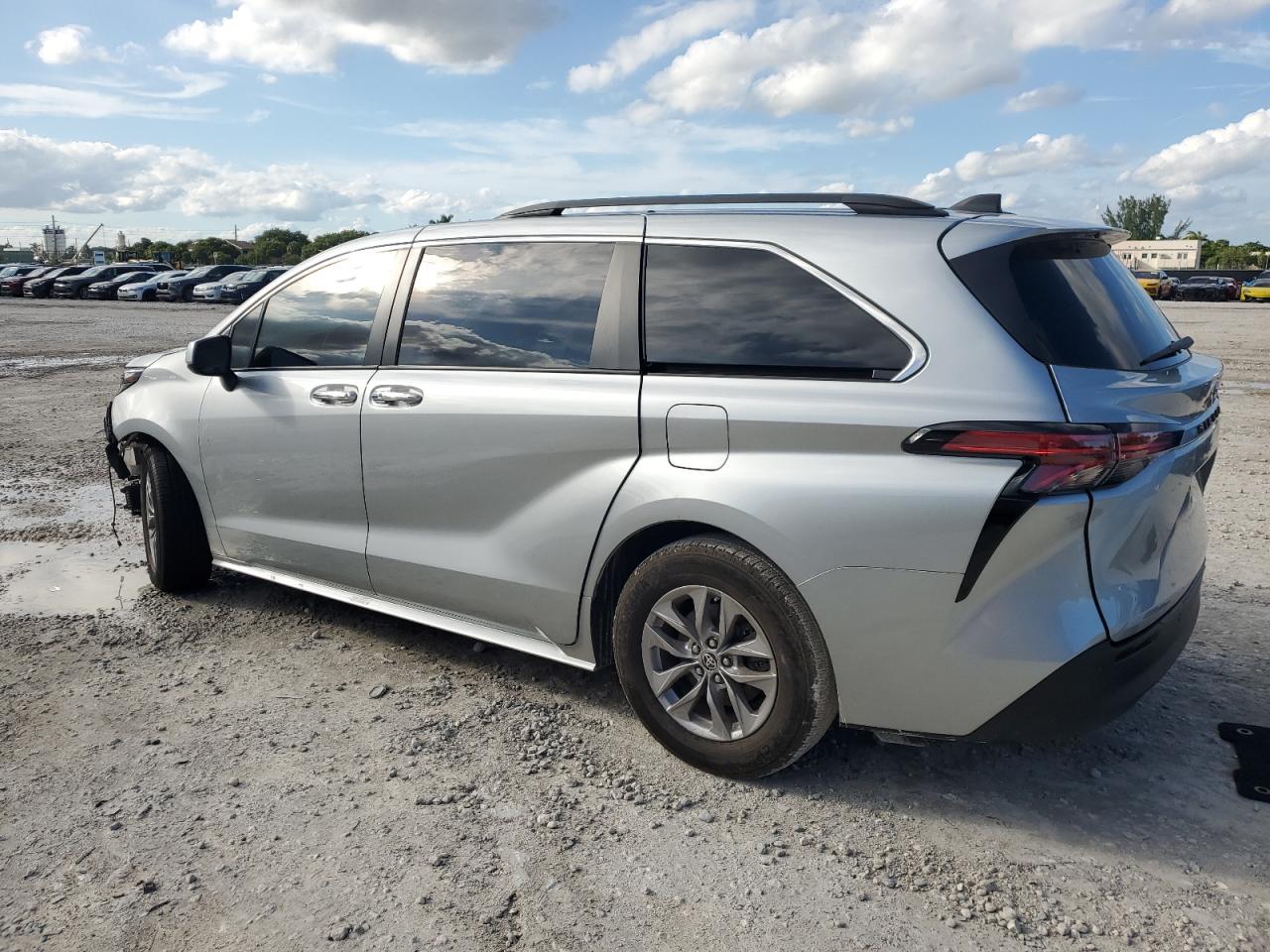 5TDYRKECXNS116933 2022 Toyota Sienna Xle