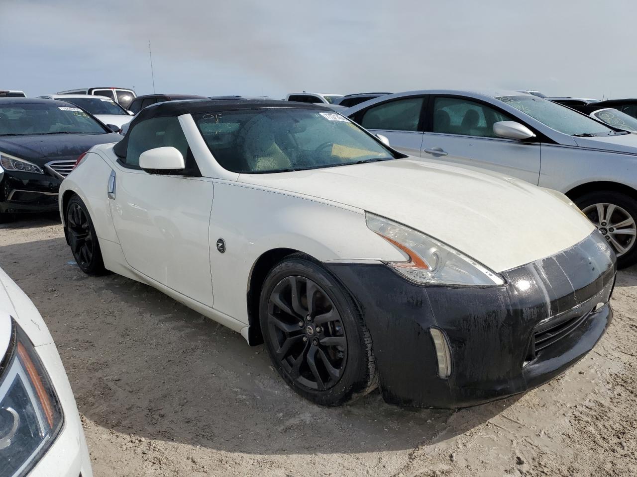 2014 Nissan 370Z - Image 4