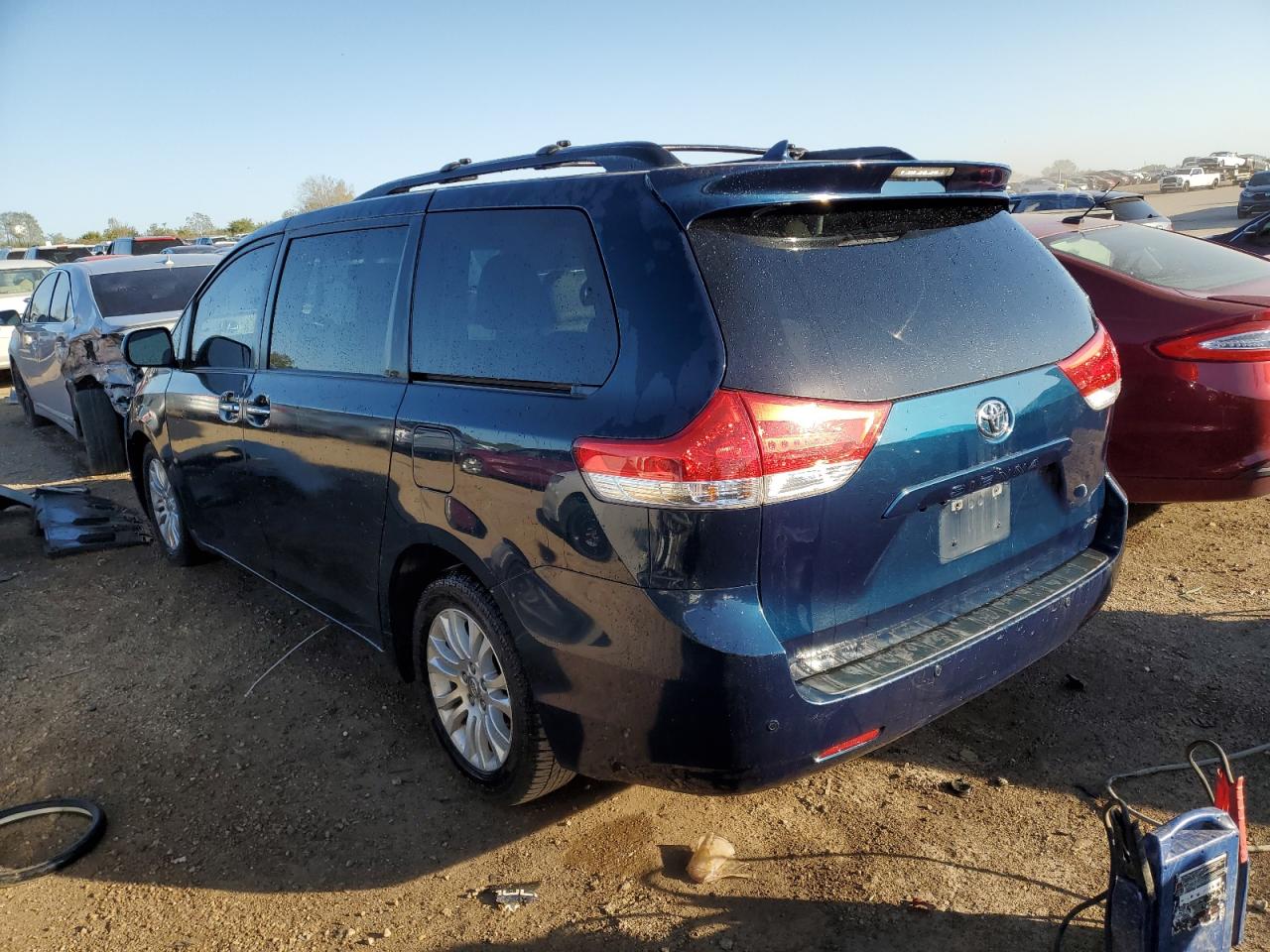 2011 Toyota Sienna - Image 2