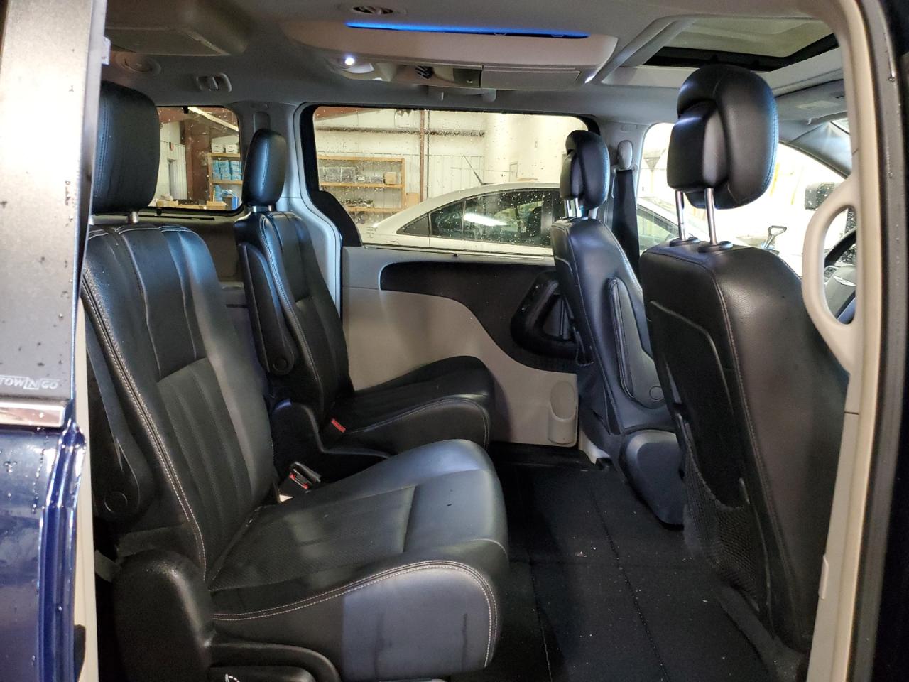 2013 Chrysler Town & Country - Image 11
