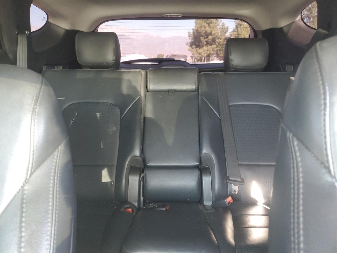 2015 Hyundai Santa Fe - Image 10