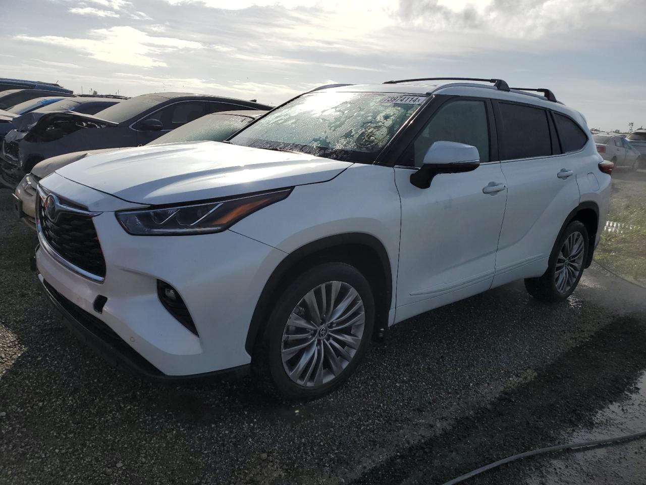 2022 Toyota Highlander - Image 1