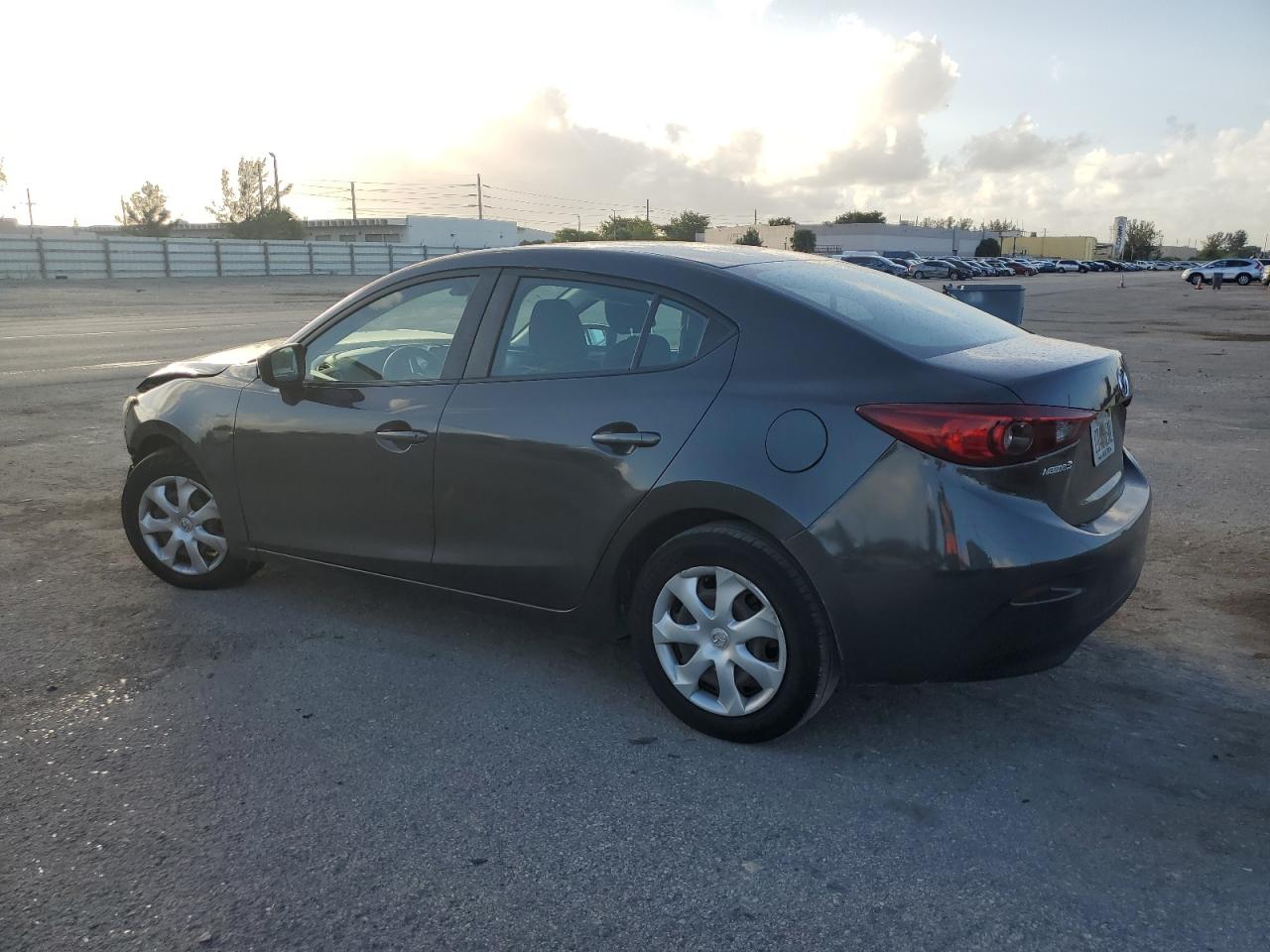 VIN 3MZBN1U73JM176222 2018 MAZDA 3 no.2