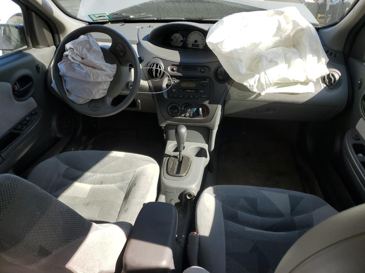 2003 Saturn ION - Image 8