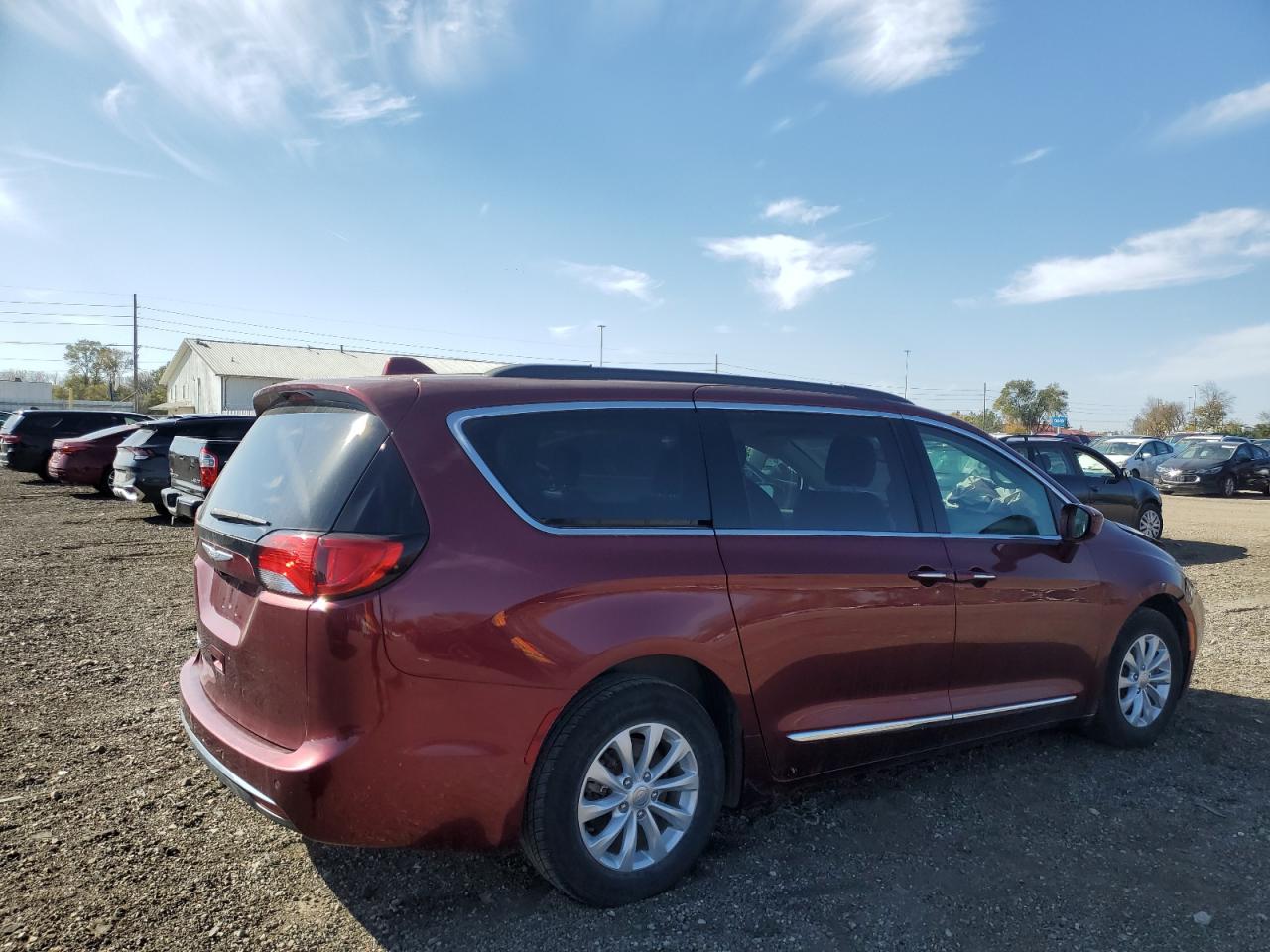 2017 Chrysler Pacifica - Image 3