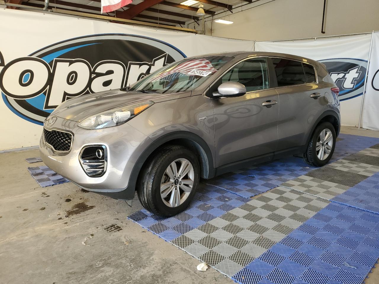 VIN KNDPMCAC7J7371792 2018 KIA SPORTAGE no.1