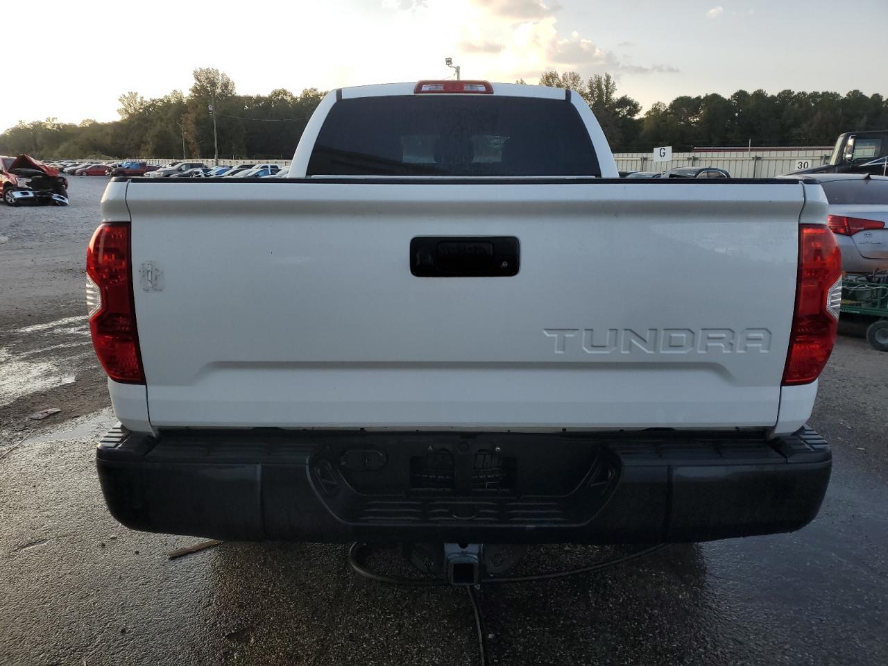 5TFRM5F19JX130117 2018 Toyota Tundra Double Cab Sr