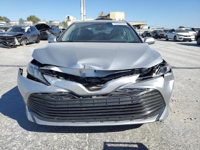  TOYOTA CAMRY 2020 Srebrny
