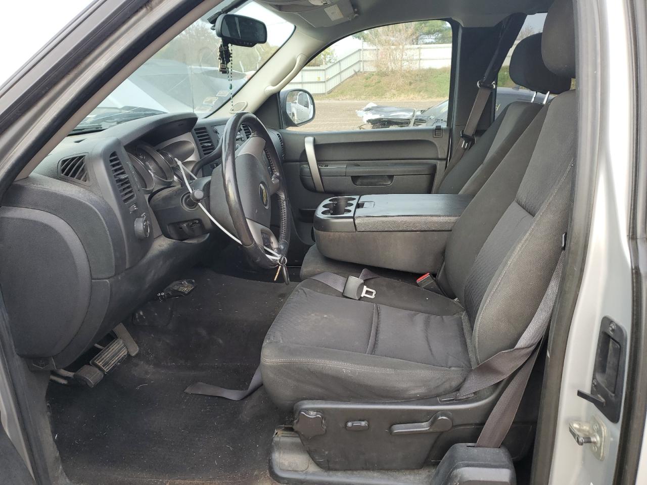 2011 Chevrolet Silverado - Image 7